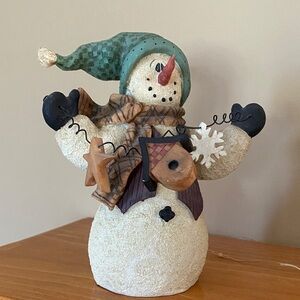 Crazy Mountain 6” Resin Snowman holding Birdhouse/Snowflake/Star